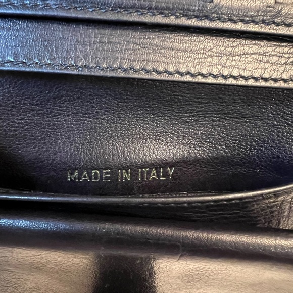 CHANEL Black Caviar Leather Kisslock Compact Wallet | RARE: MADE IN ITALY - Picture 3 of 12